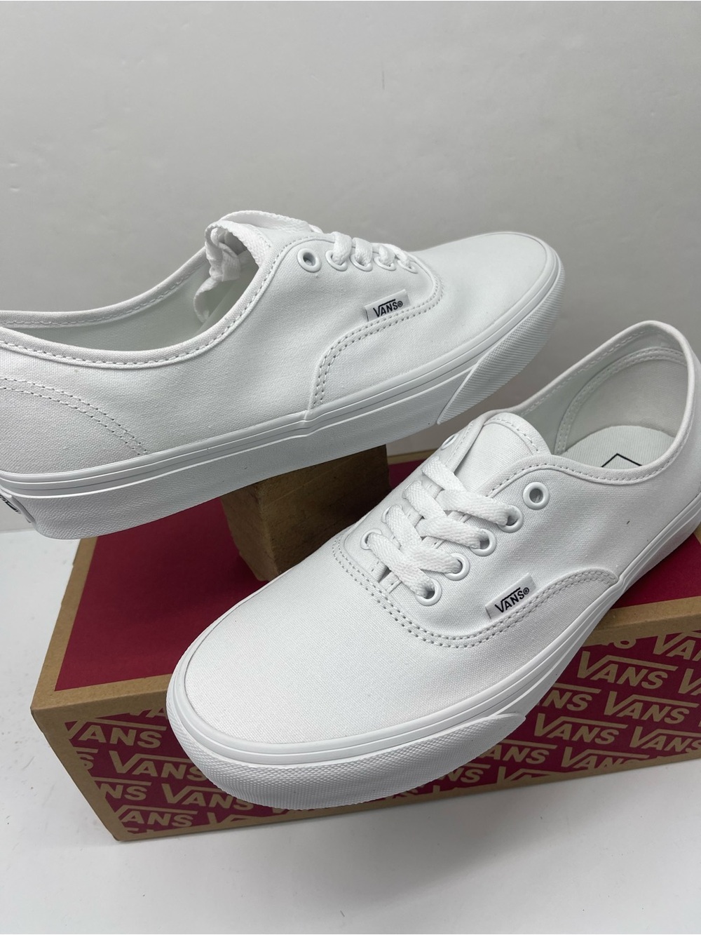 Vans WMNS Authentic True White
VN000EE3W00 Sneakers
Low-Top Canvas - Picture 11 of 16